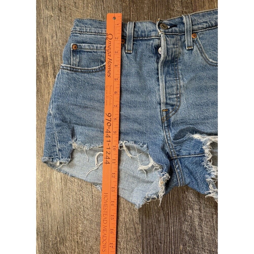 Levi’s 501 Cutoff Shorts Women’s W27 Button Fly Raw Hem Medium Wash Denim - Picture 8 of 12
